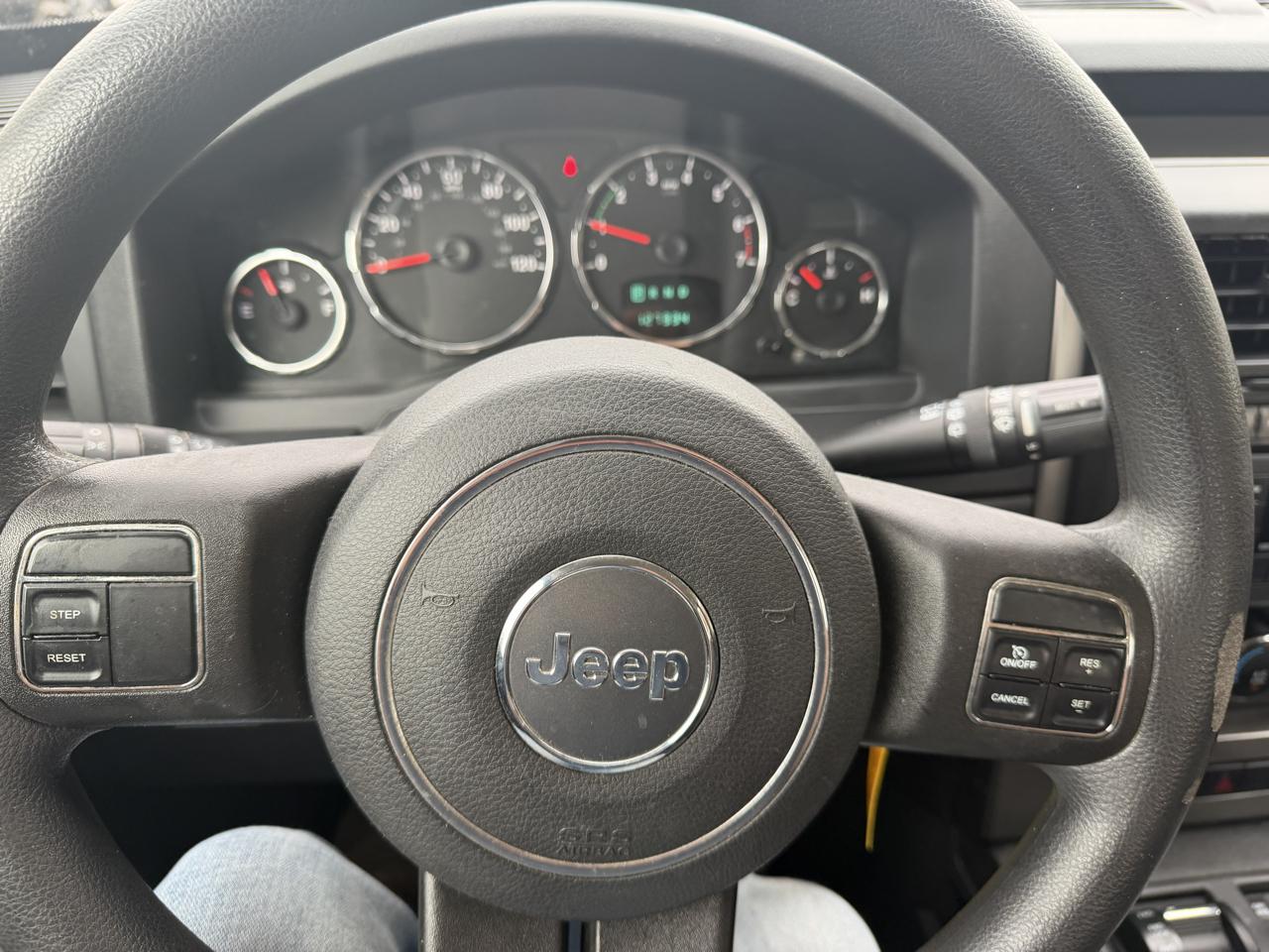 Jeep Liberty 4WD 4dr Sport 2012