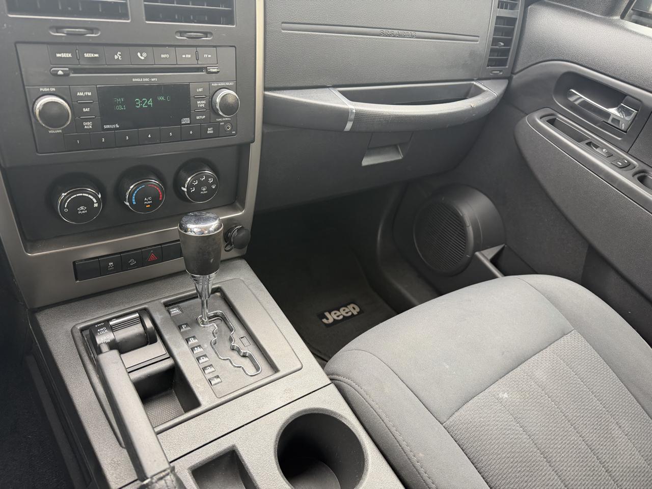 Jeep Liberty 4WD 4dr Sport 2012