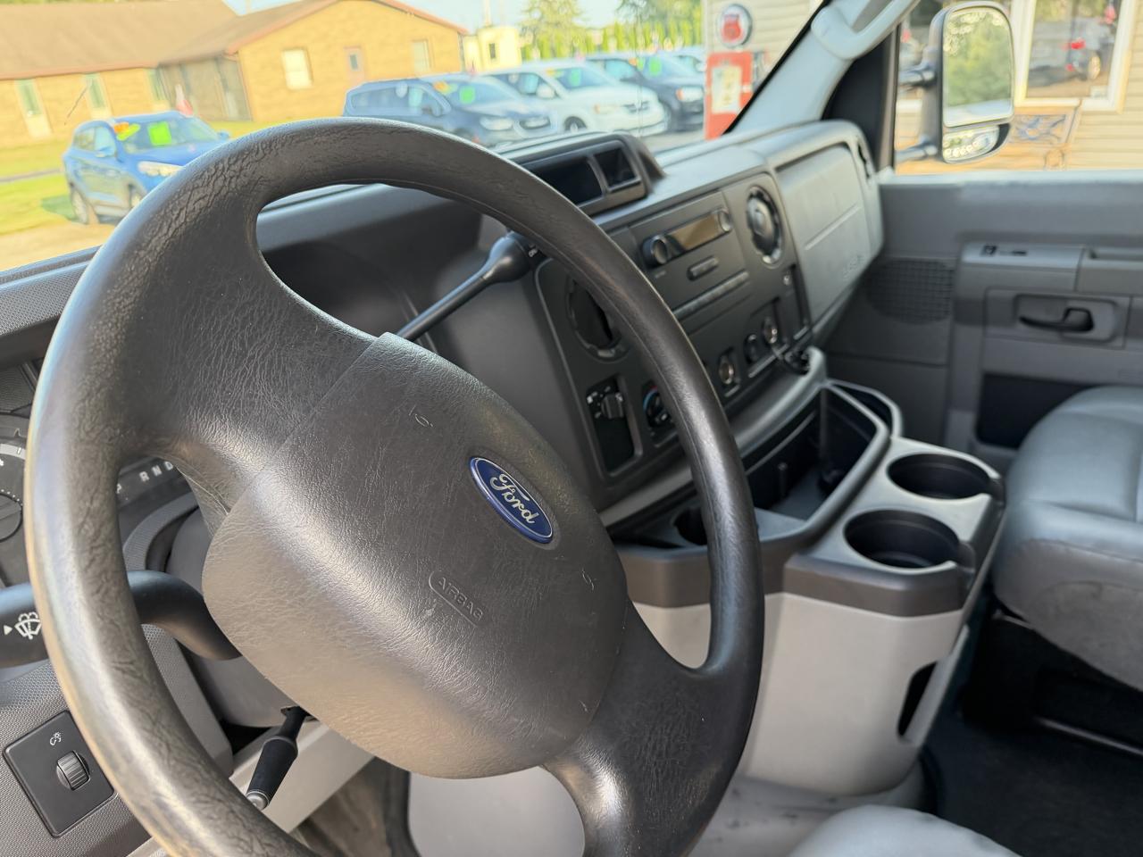 Ford Econoline Cargo Van E-250 Ext Commercial 2013