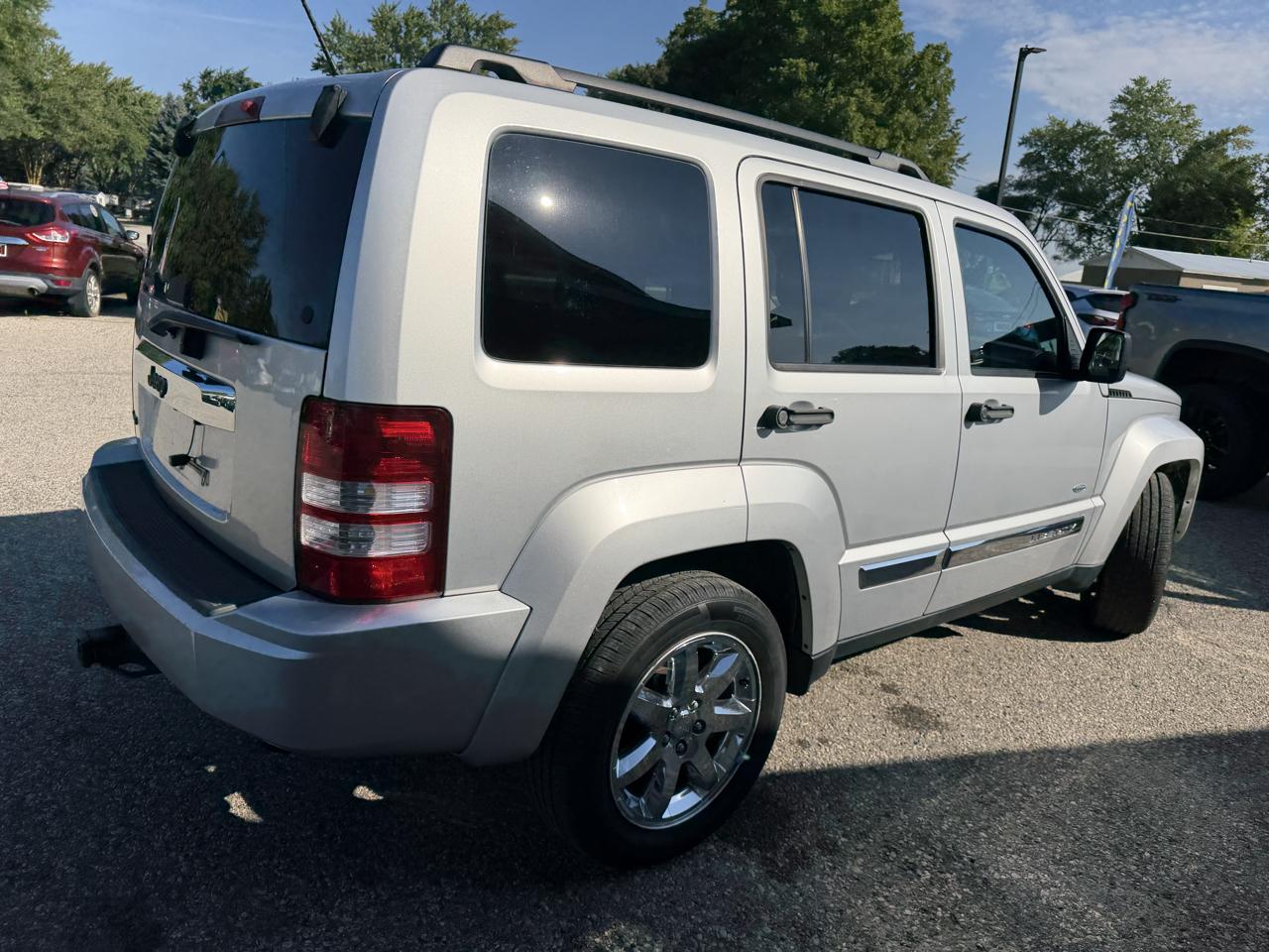 Jeep Liberty 4WD 4dr Sport Latitude 2012