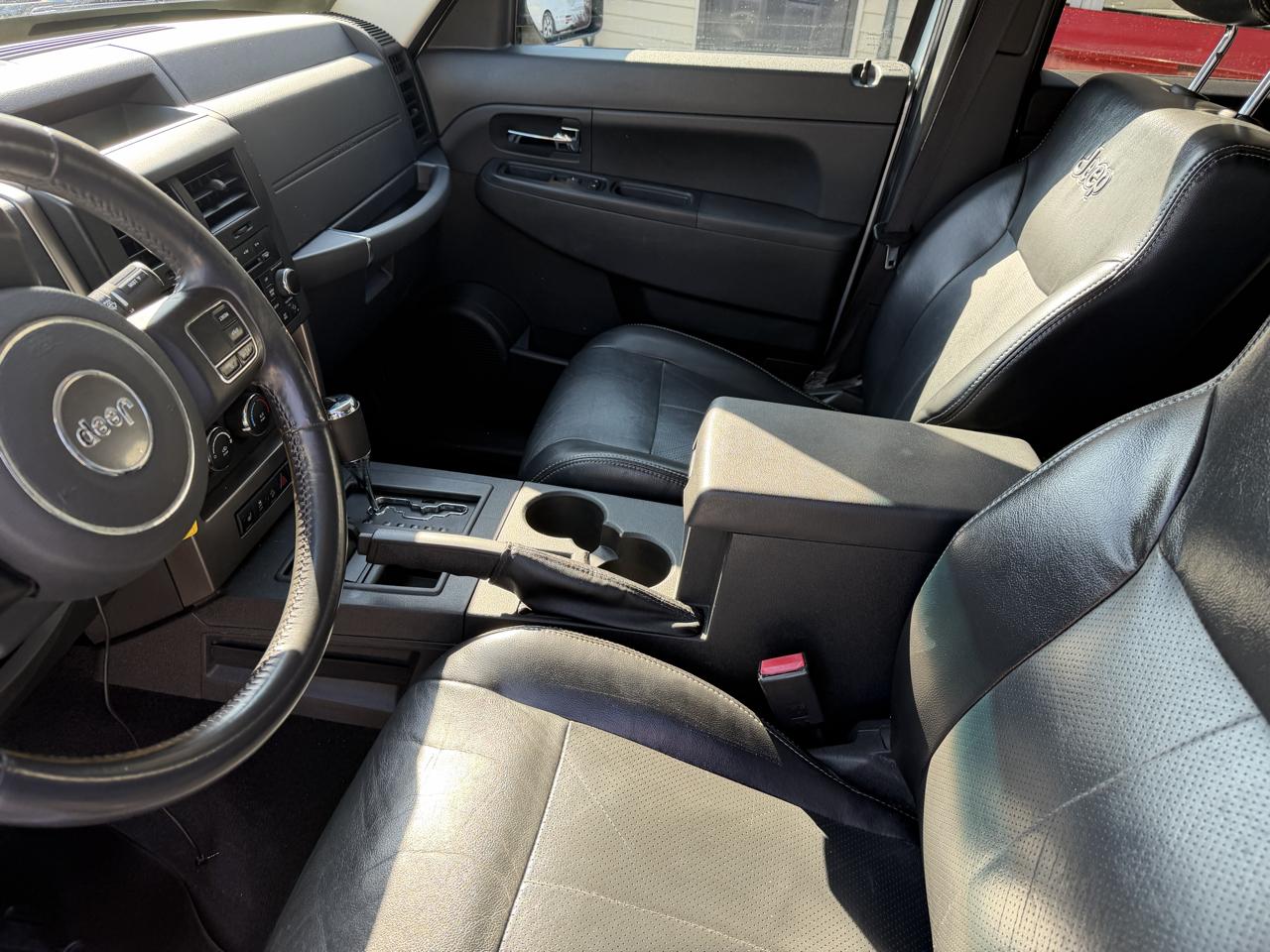 Jeep Liberty 4WD 4dr Sport Latitude 2012