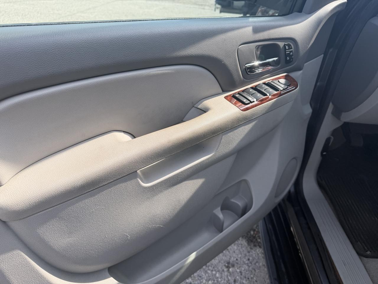 GMC Yukon 4WD 4dr 1500 SLT 2010