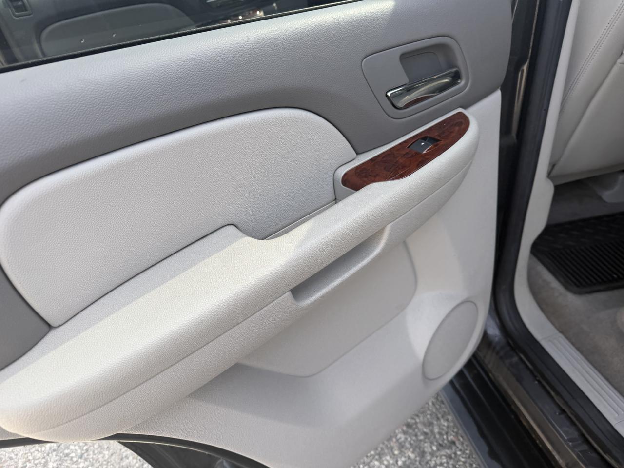 GMC Yukon 4WD 4dr 1500 SLT 2010