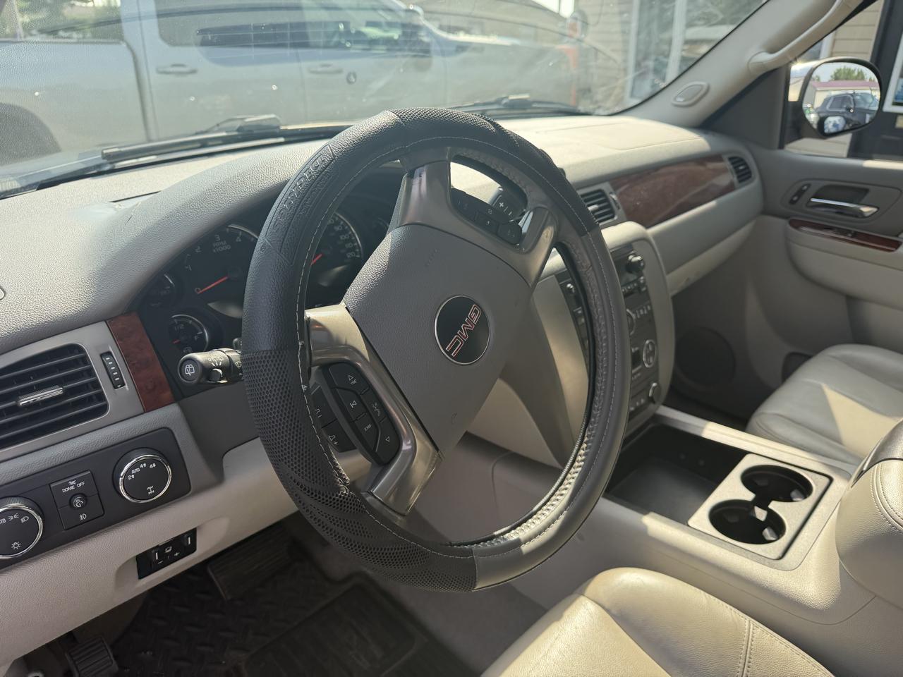 GMC Yukon 4WD 4dr 1500 SLT 2010