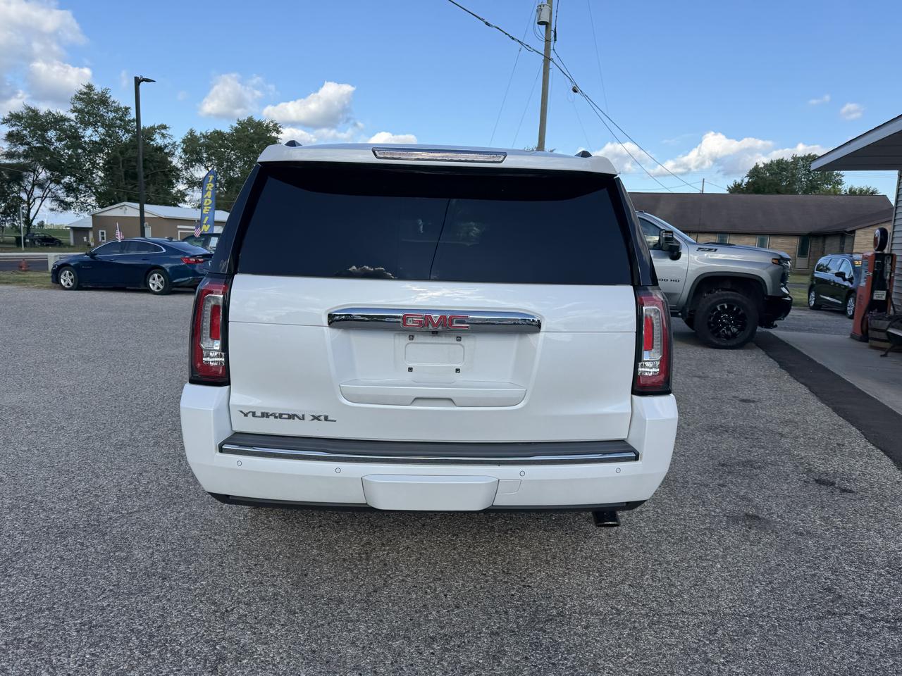 GMC Yukon XL 4WD 4dr Denali 2016
