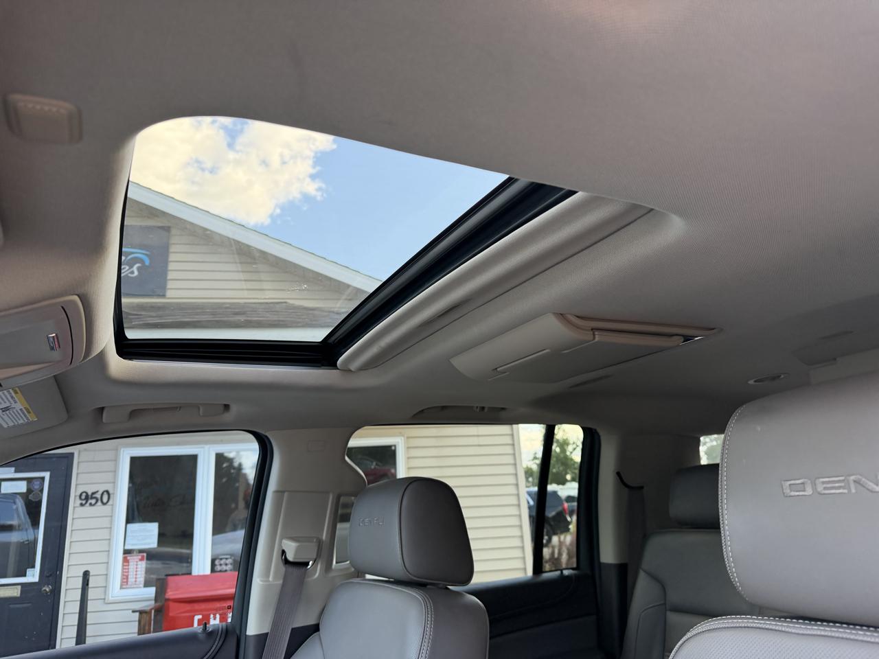 GMC Yukon XL 4WD 4dr Denali 2016