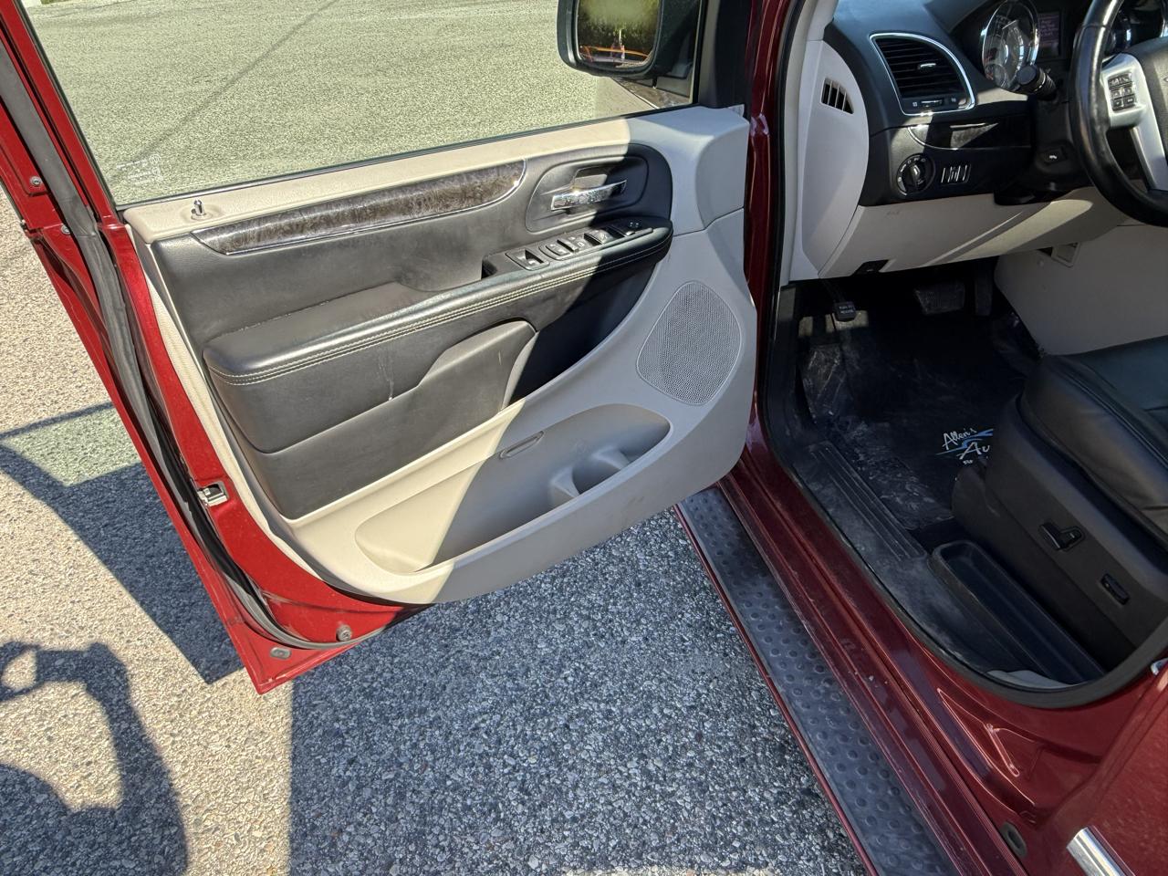 Chrysler Town & Country 4dr Wgn Touring-L 2013