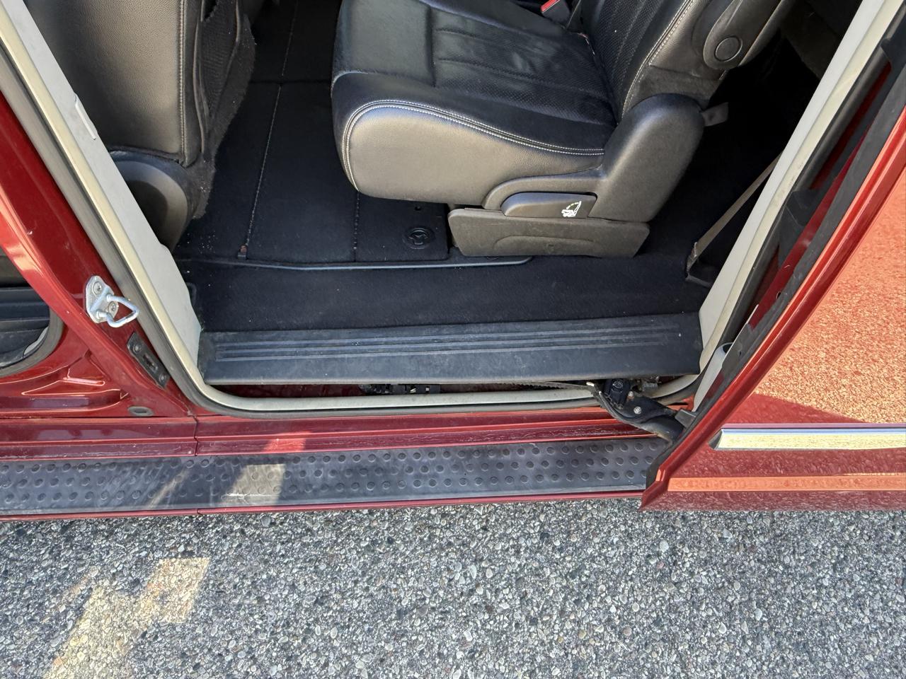 Chrysler Town & Country 4dr Wgn Touring-L 2013