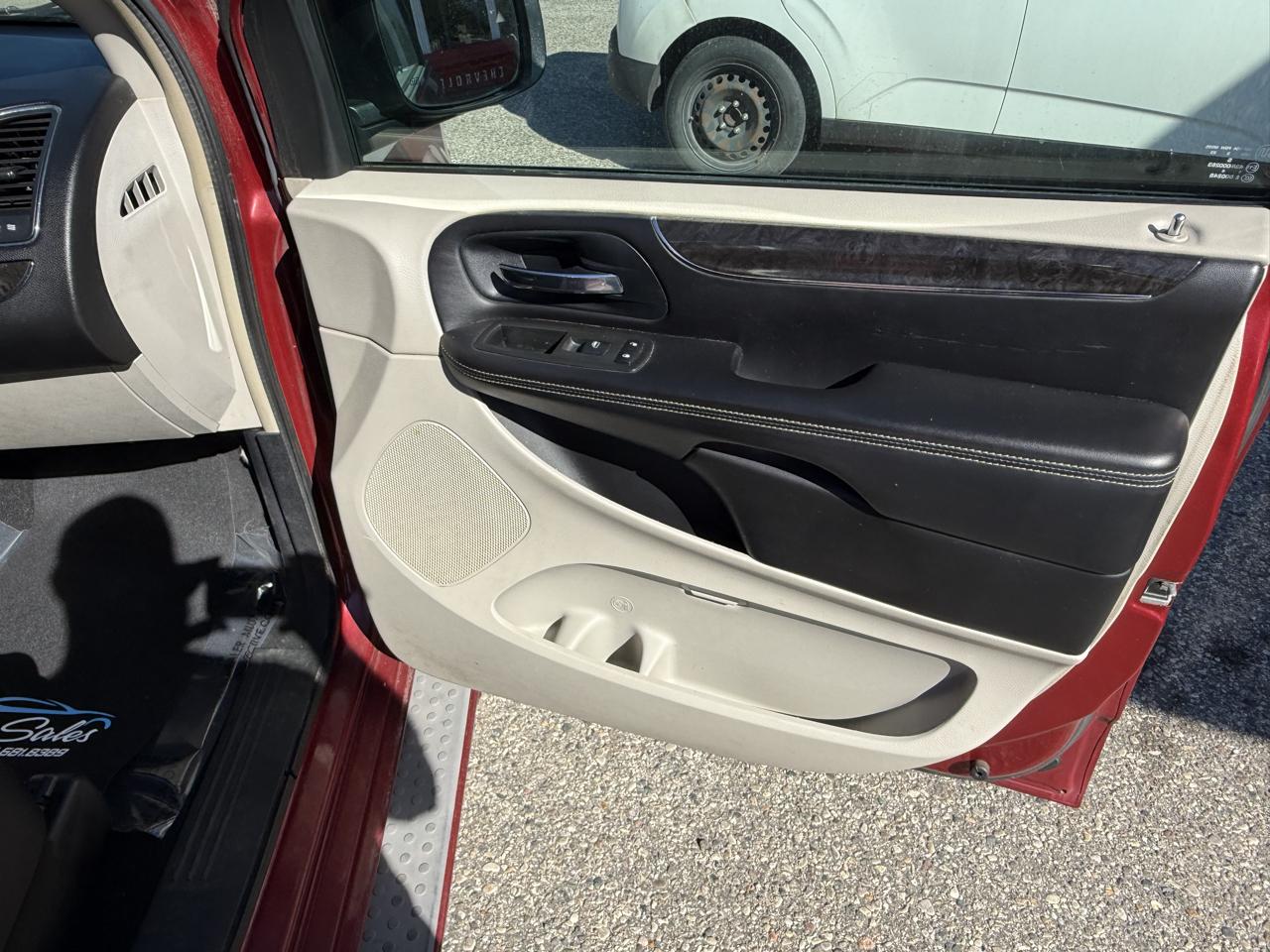 Chrysler Town & Country 4dr Wgn Touring-L 2013