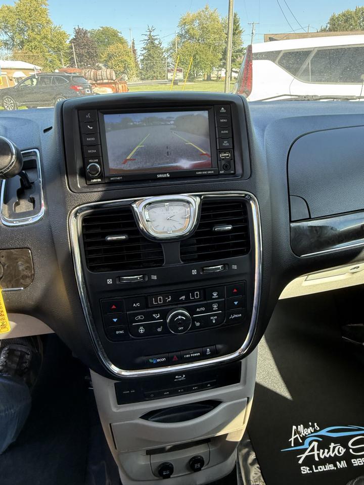 Chrysler Town & Country 4dr Wgn Touring-L 2013