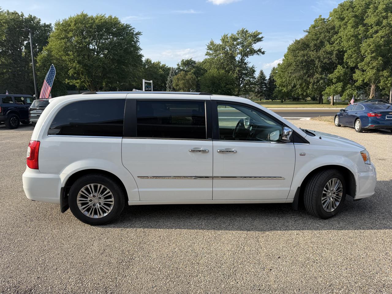 Chrysler Town & Country 4dr Wgn Touring-L 30th Anniversary 2014