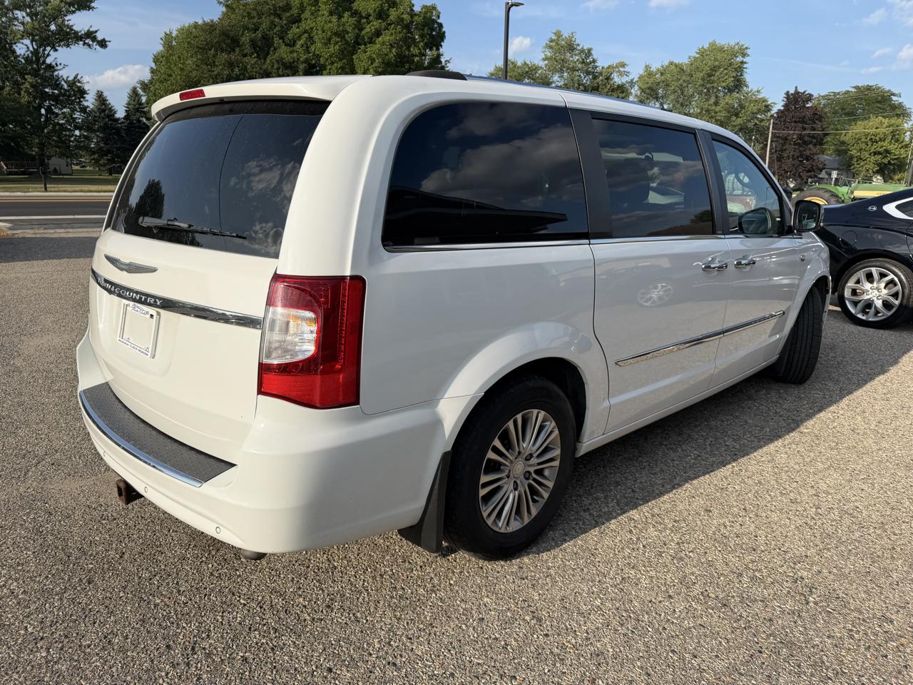 Chrysler Town & Country 4dr Wgn Touring-L 30th Anniversary 2014
