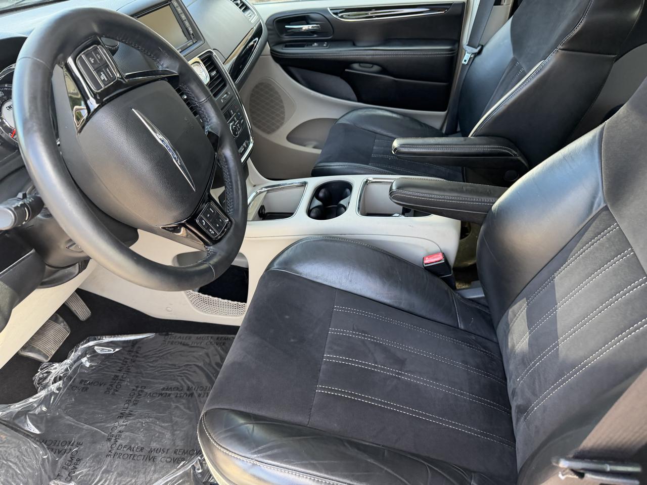 Chrysler Town & Country 4dr Wgn Touring-L 30th Anniversary 2014