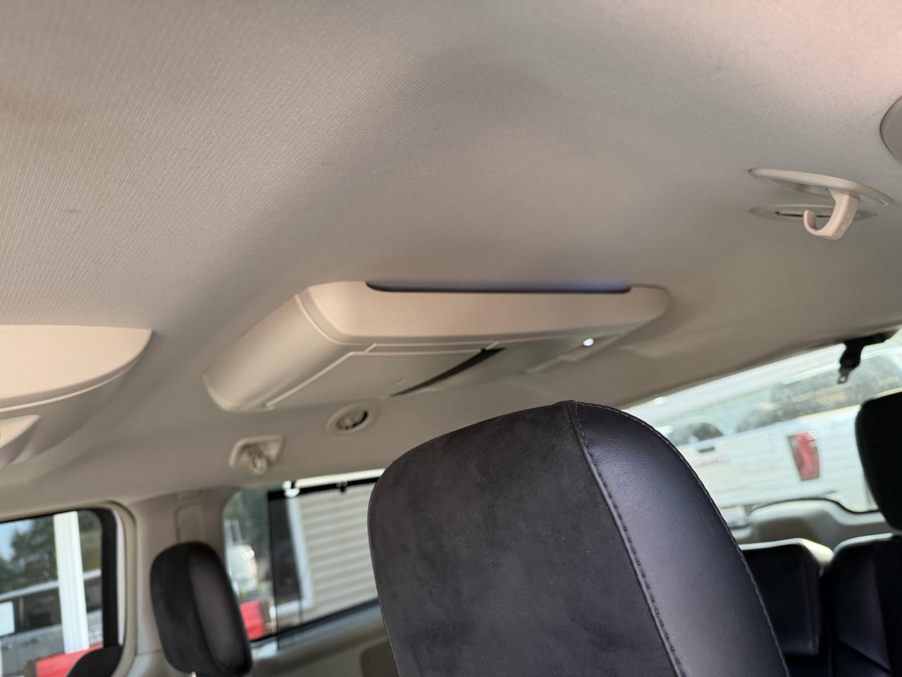 Chrysler Town & Country 4dr Wgn Touring-L 30th Anniversary 2014