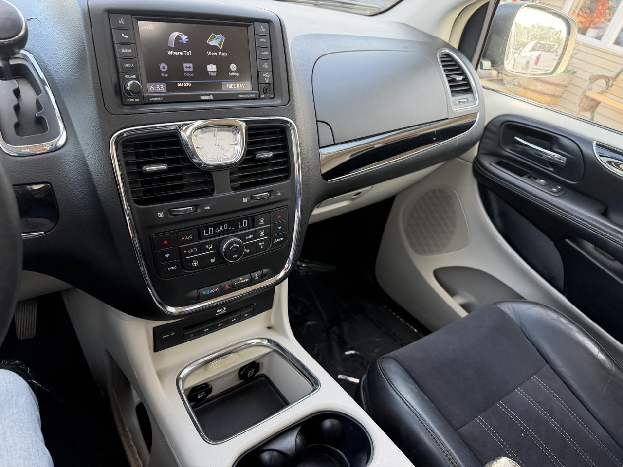 Chrysler Town & Country 4dr Wgn Touring-L 30th Anniversary 2014
