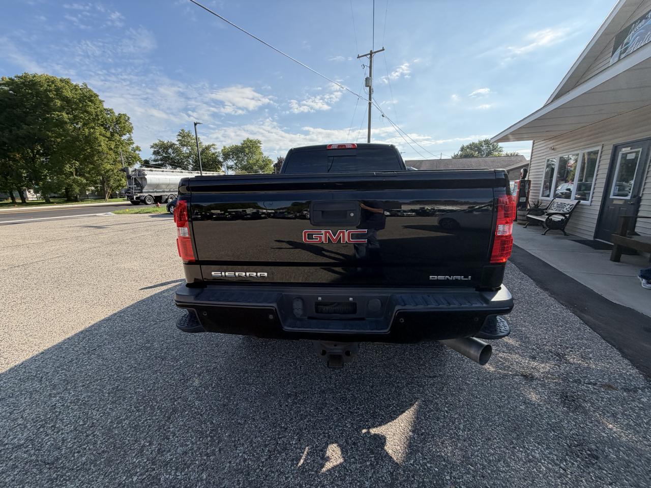 GMC Sierra 2500 Denali Crew Cab 4WD SWB 2015