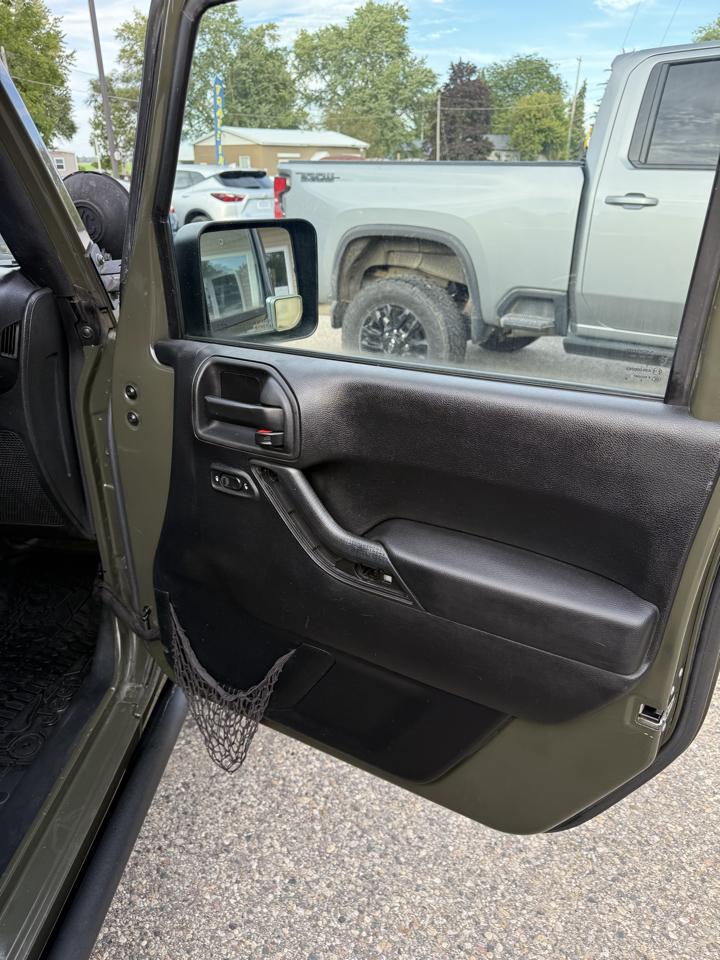 Jeep Wrangler Unlimited 4WD 4dr Willys Wheeler 2015