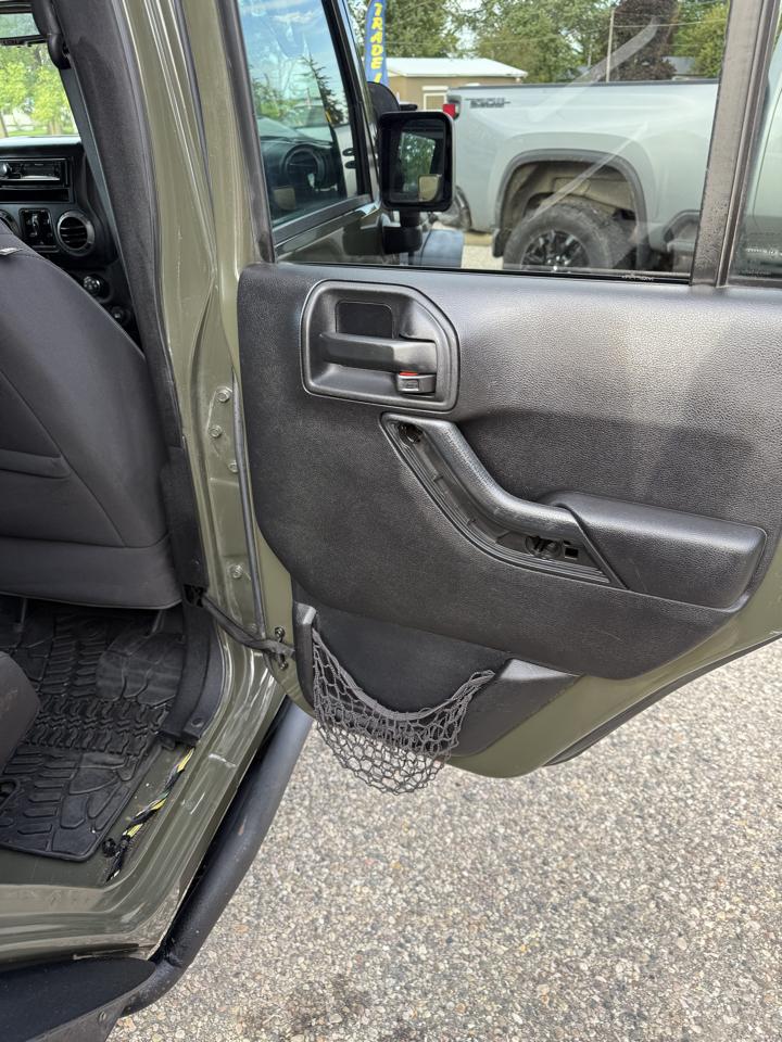 Jeep Wrangler Unlimited 4WD 4dr Willys Wheeler 2015