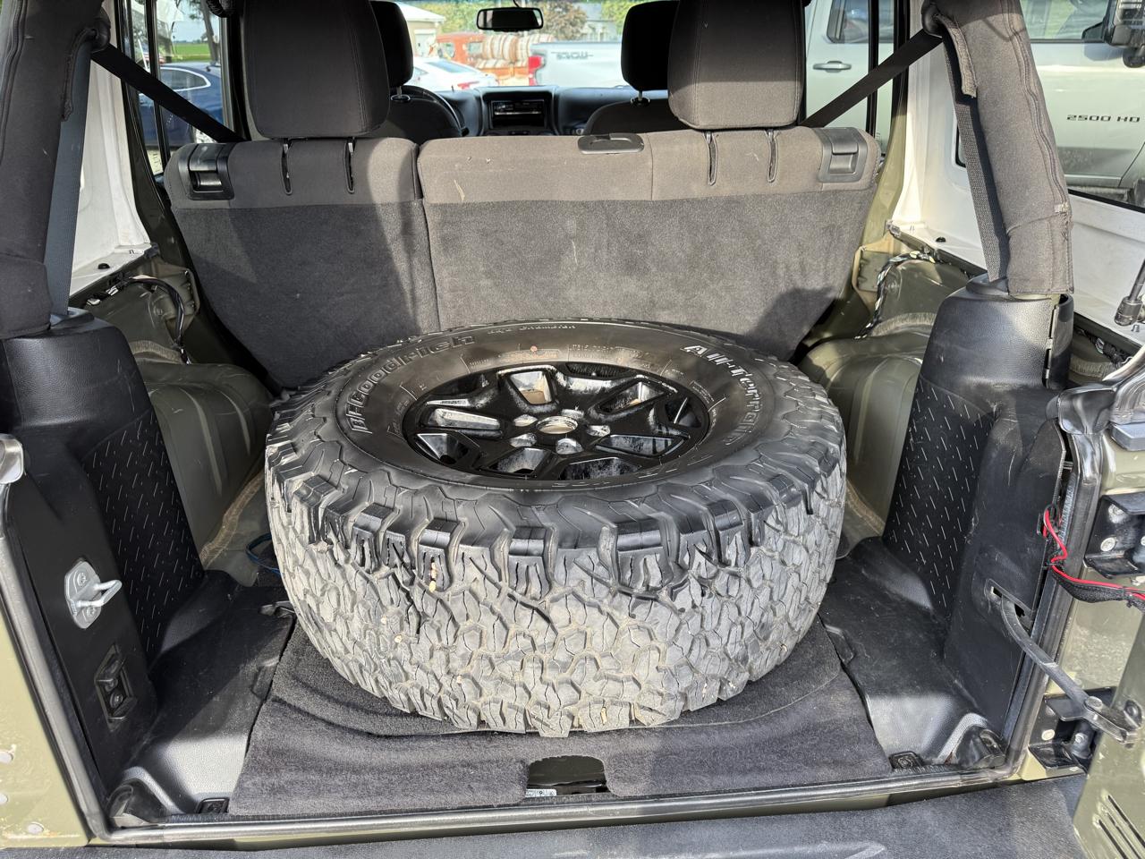 Jeep Wrangler Unlimited 4WD 4dr Willys Wheeler 2015