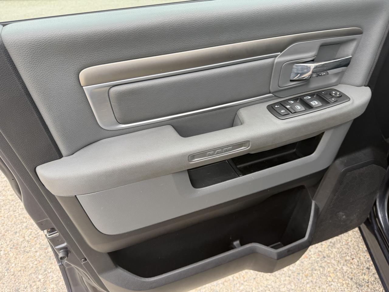 RAM 1500 4WD Crew Cab 140.5" Big Horn 2015