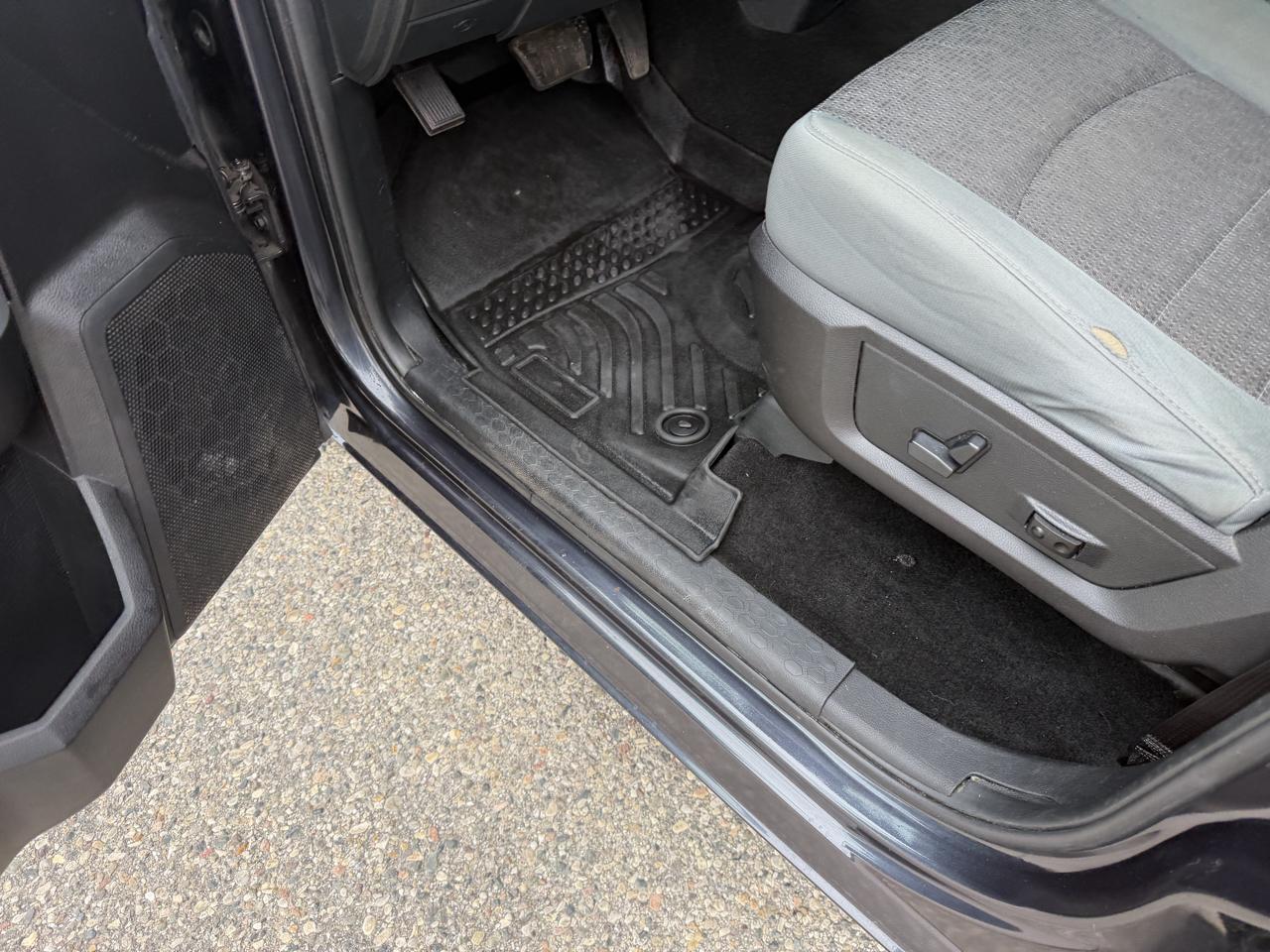 RAM 1500 4WD Crew Cab 140.5" Big Horn 2015
