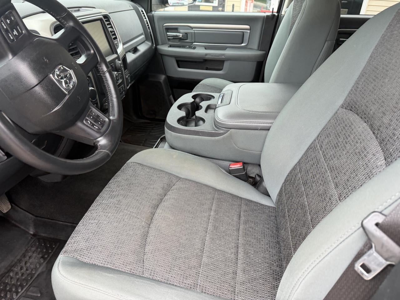 RAM 1500 4WD Crew Cab 140.5" Big Horn 2015