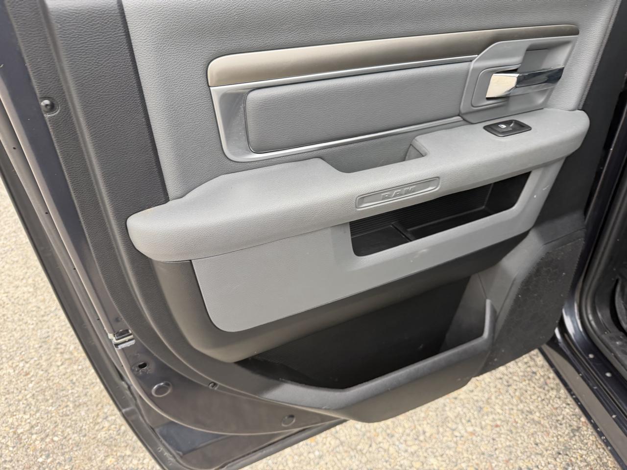 RAM 1500 4WD Crew Cab 140.5" Big Horn 2015