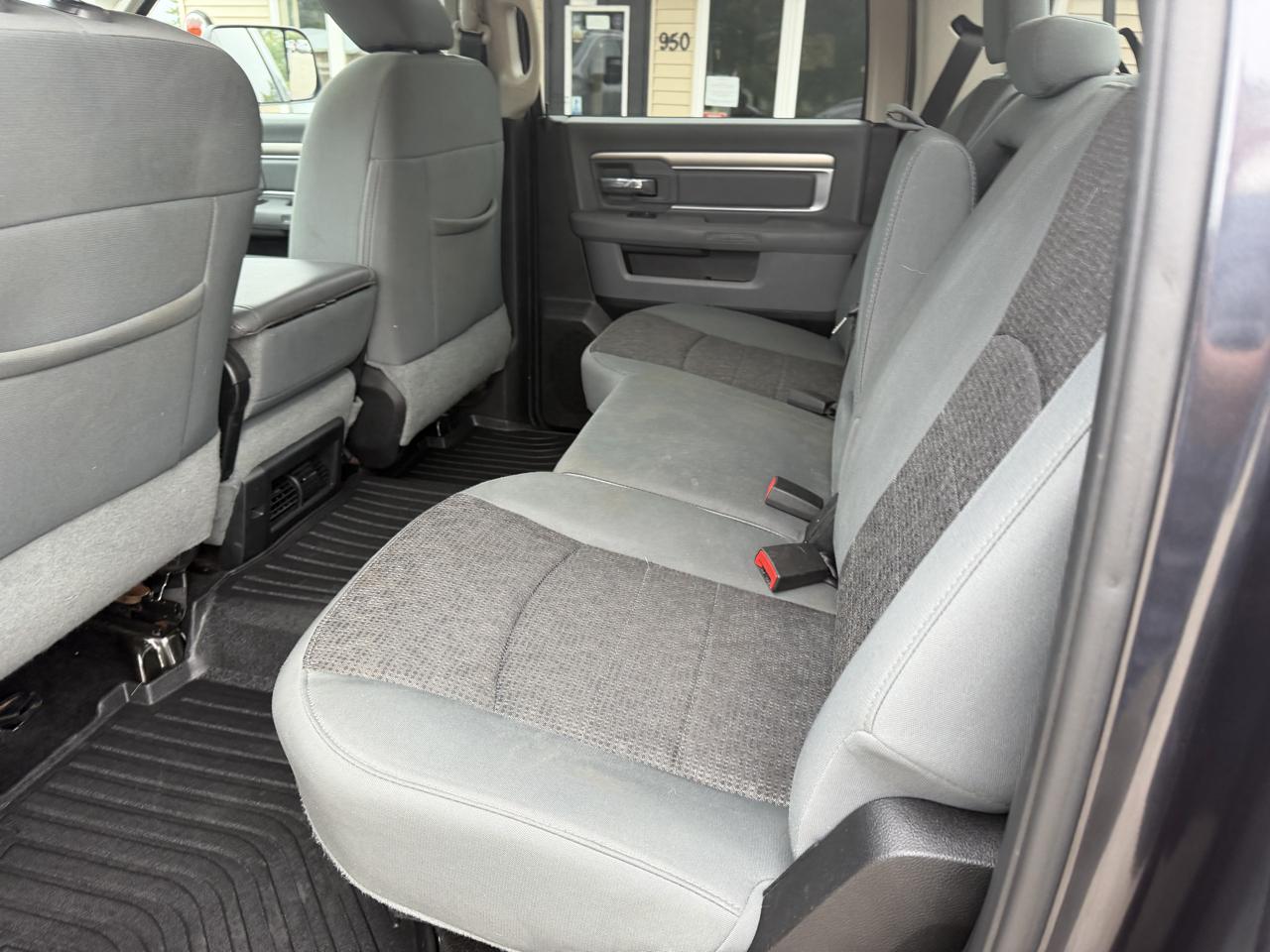 RAM 1500 4WD Crew Cab 140.5" Big Horn 2015