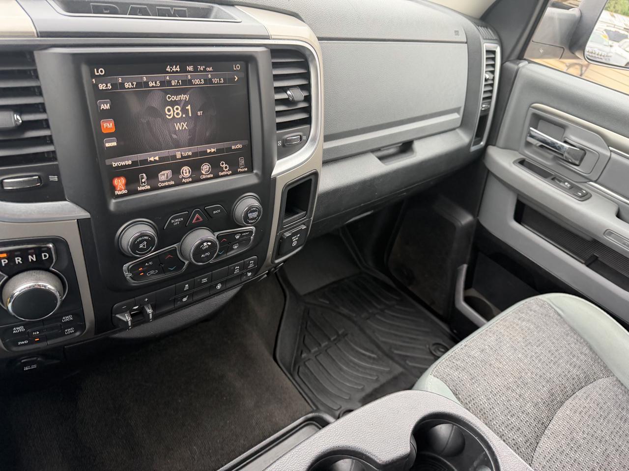 RAM 1500 4WD Crew Cab 140.5" Big Horn 2015