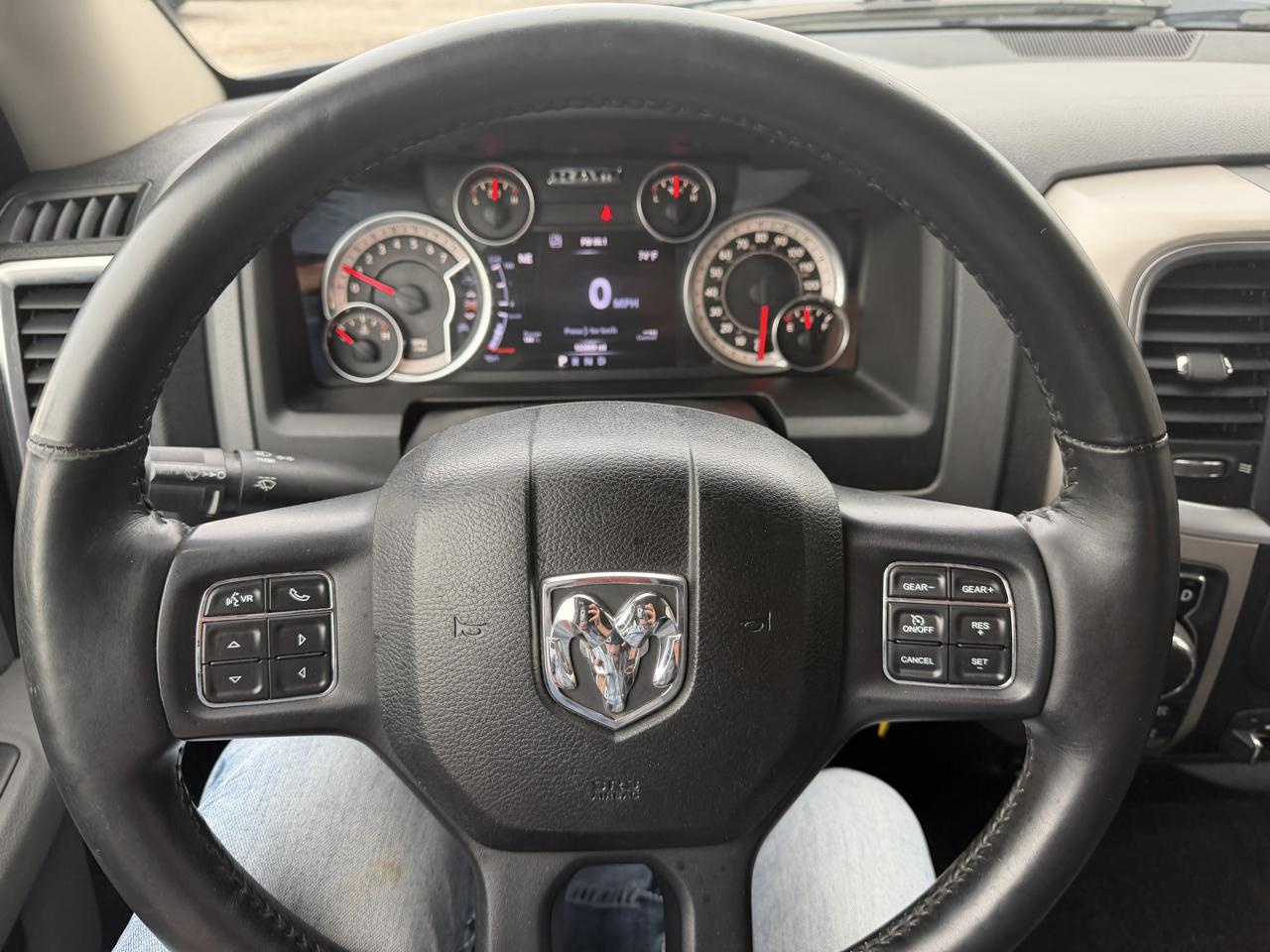 RAM 1500 4WD Crew Cab 140.5" Big Horn 2015