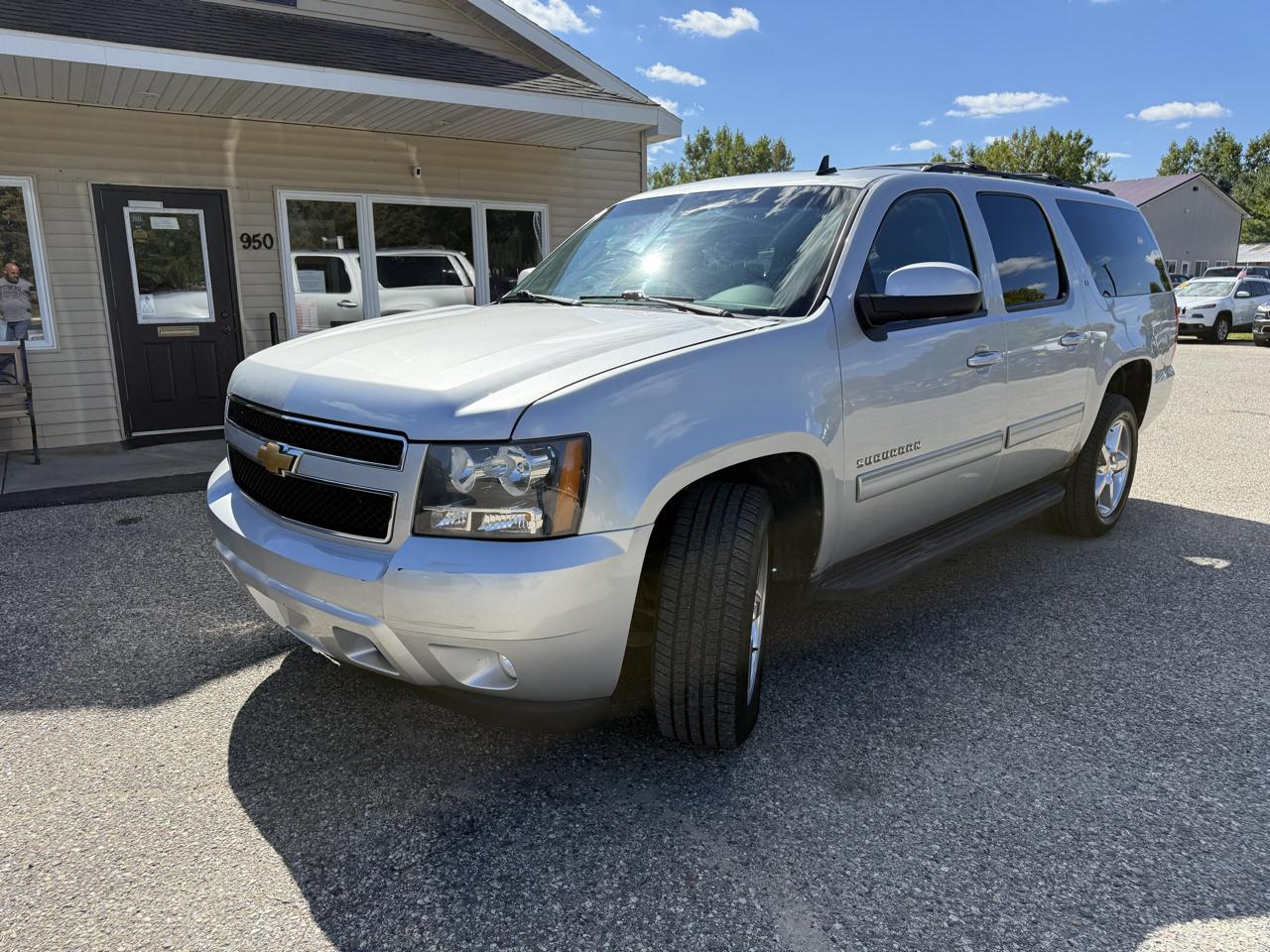 Chevrolet Suburban 4WD 4dr 1500 LT 2012