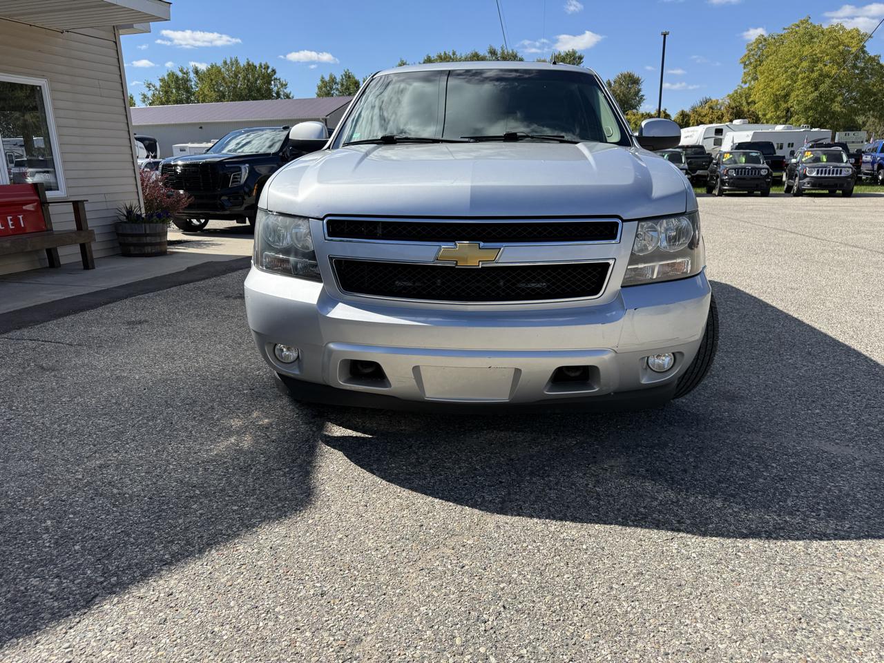 Chevrolet Suburban 4WD 4dr 1500 LT 2012