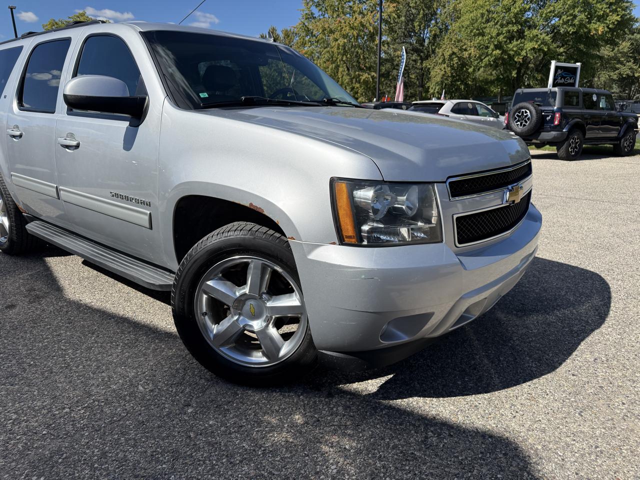 Chevrolet Suburban 4WD 4dr 1500 LT 2012