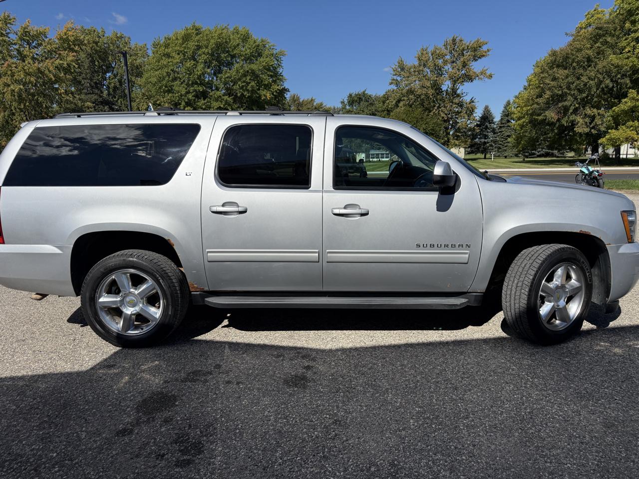 Chevrolet Suburban 4WD 4dr 1500 LT 2012