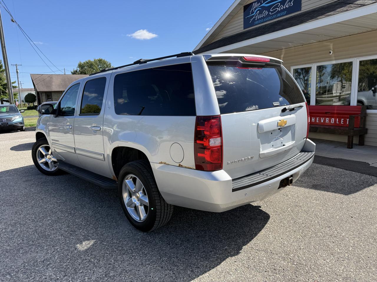 Chevrolet Suburban 4WD 4dr 1500 LT 2012