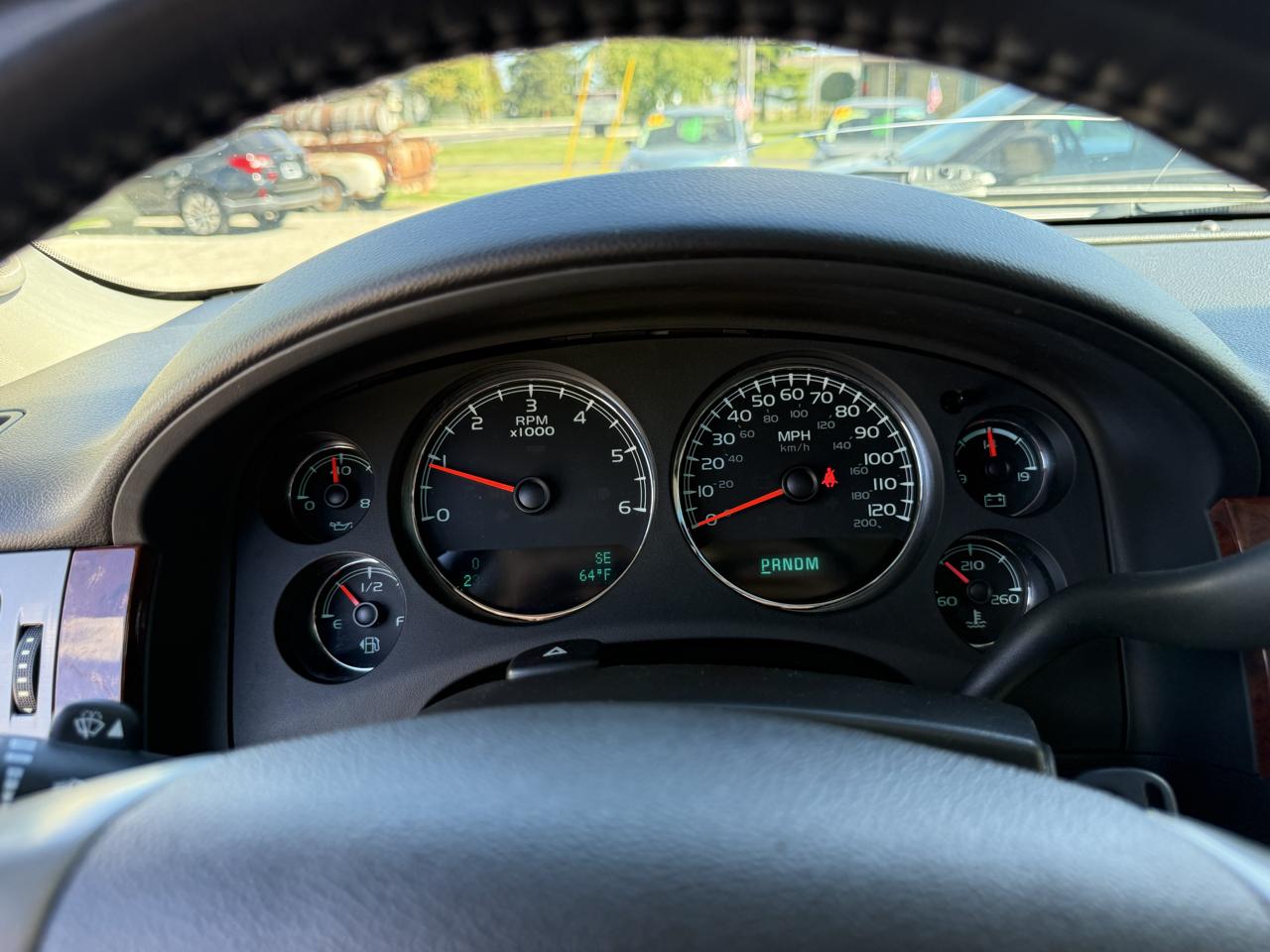 Chevrolet Suburban 4WD 4dr 1500 LT 2012