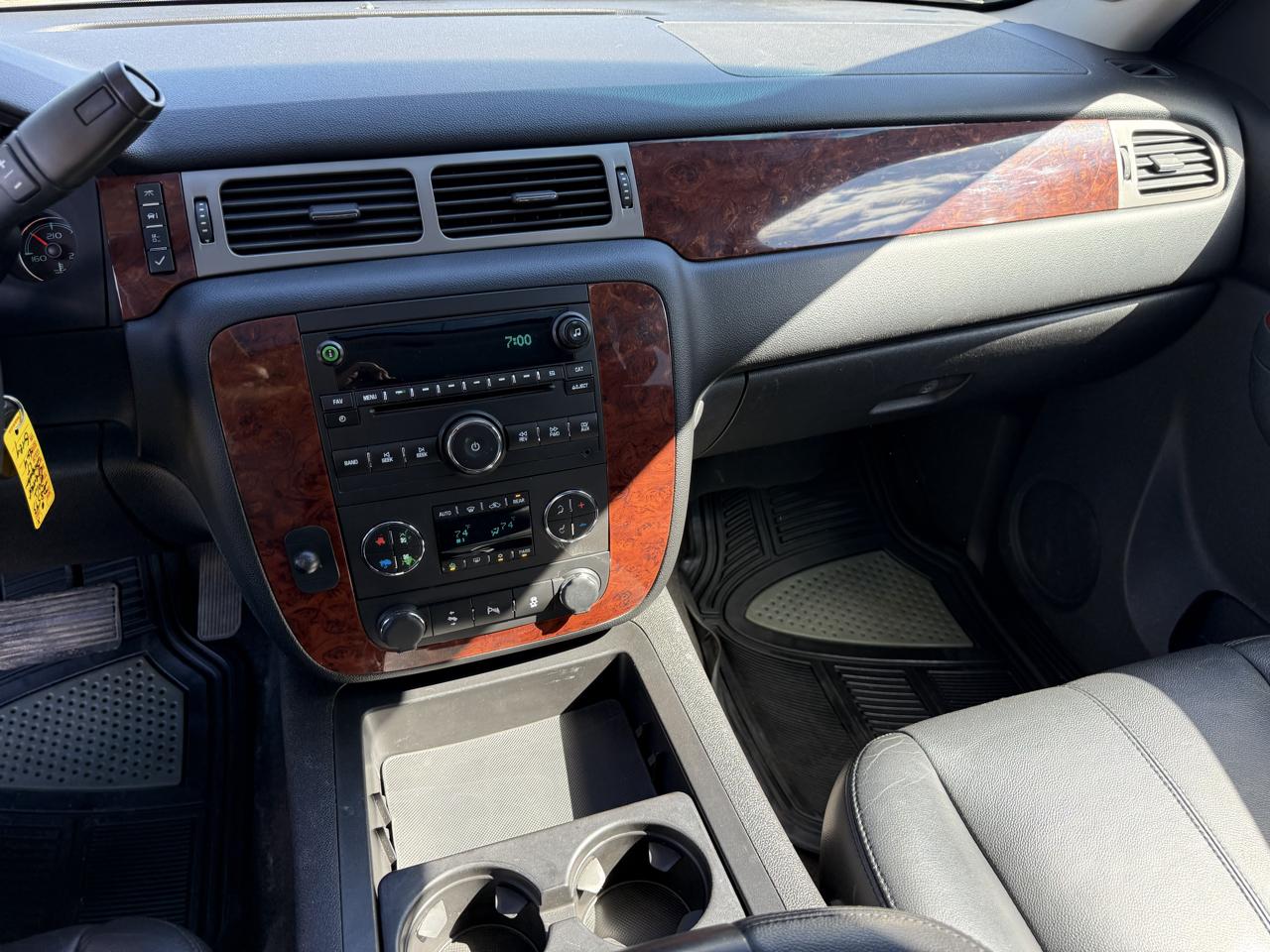 Chevrolet Suburban 4WD 4dr 1500 LT 2012