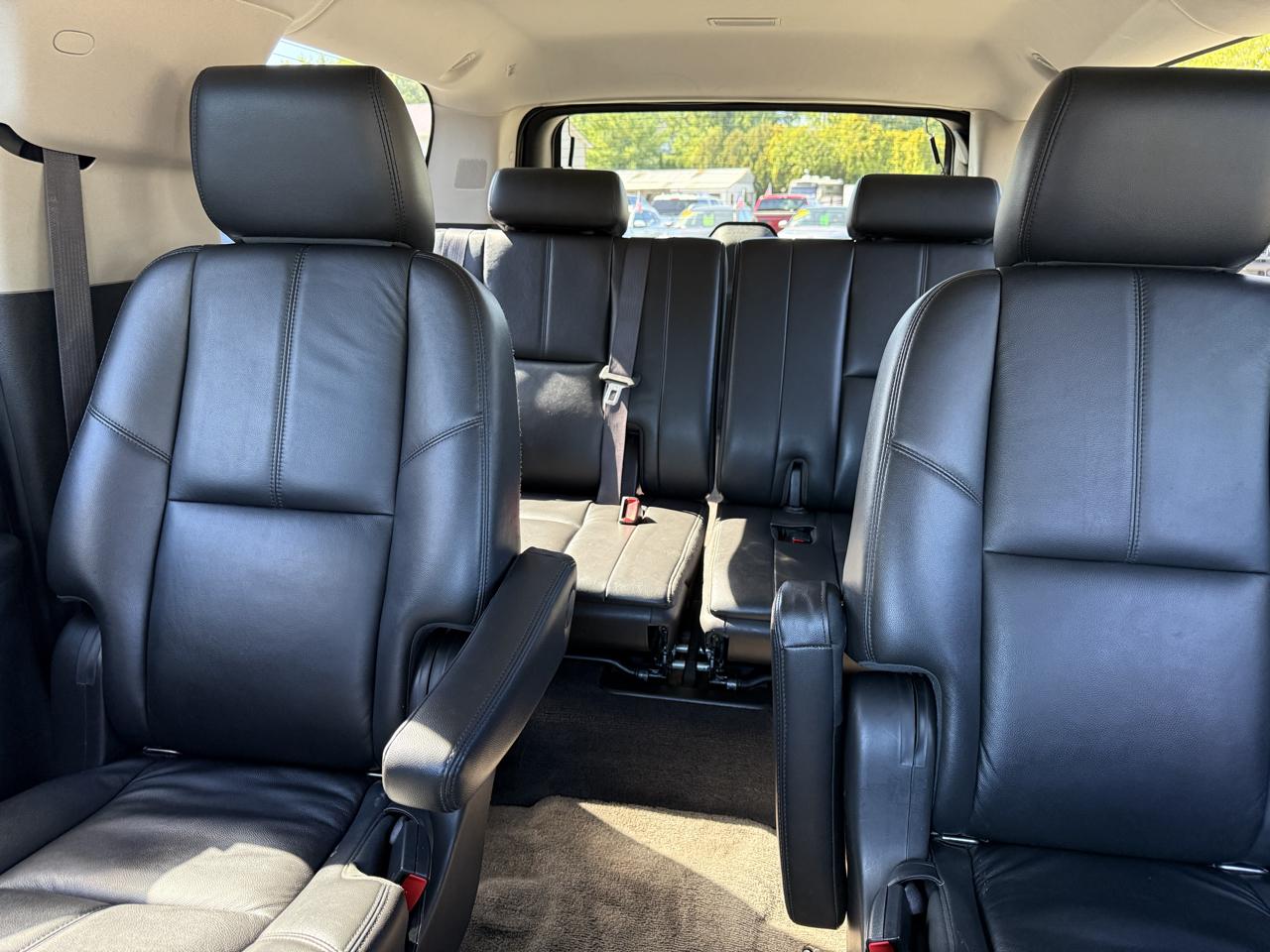 Chevrolet Suburban 4WD 4dr 1500 LT 2012
