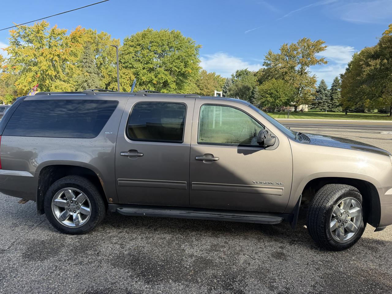 GMC Yukon XL 4WD 4dr 1500 SLT 2012