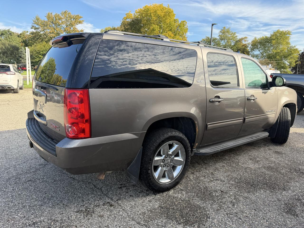 GMC Yukon XL 4WD 4dr 1500 SLT 2012