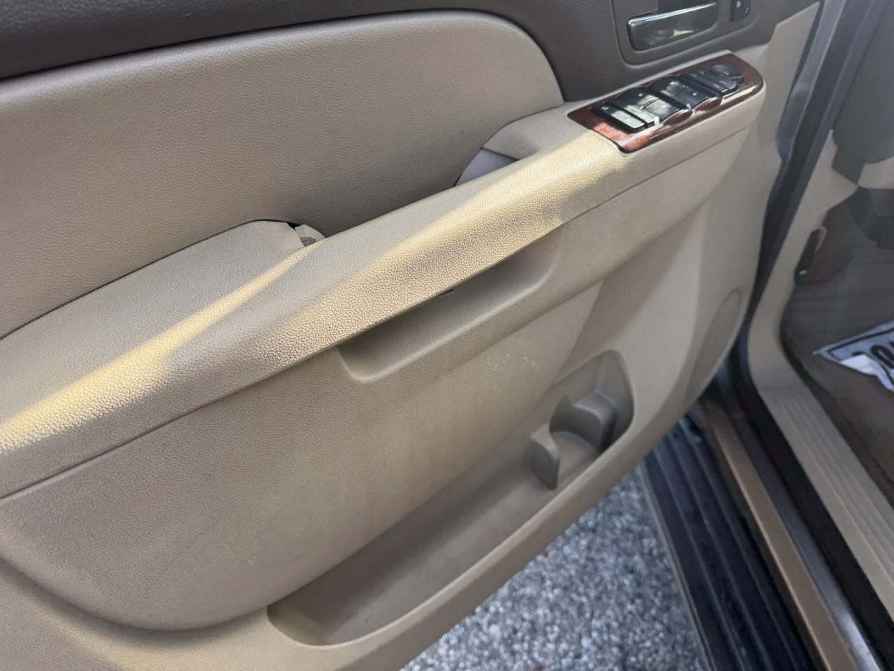 GMC Yukon XL 4WD 4dr 1500 SLT 2012
