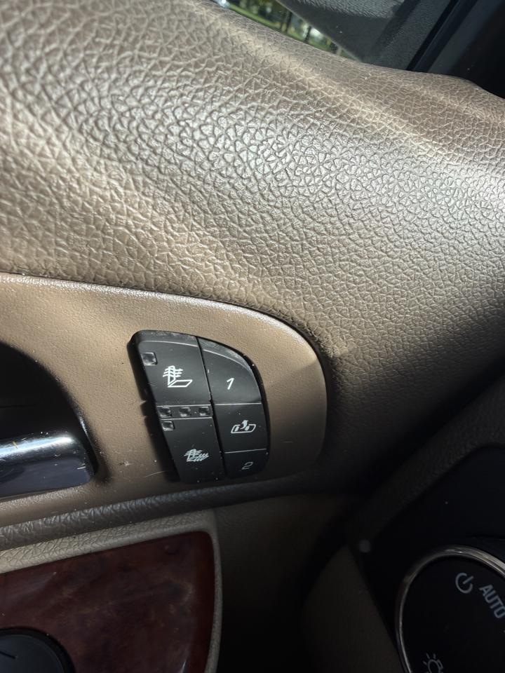 GMC Yukon XL 4WD 4dr 1500 SLT 2012