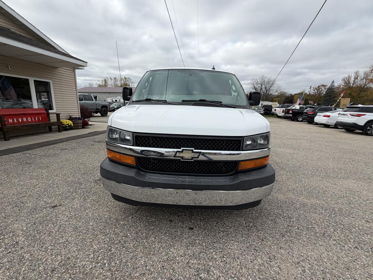 Chevrolet Express Passenger RWD 3500 155" LT w/1LT 2017