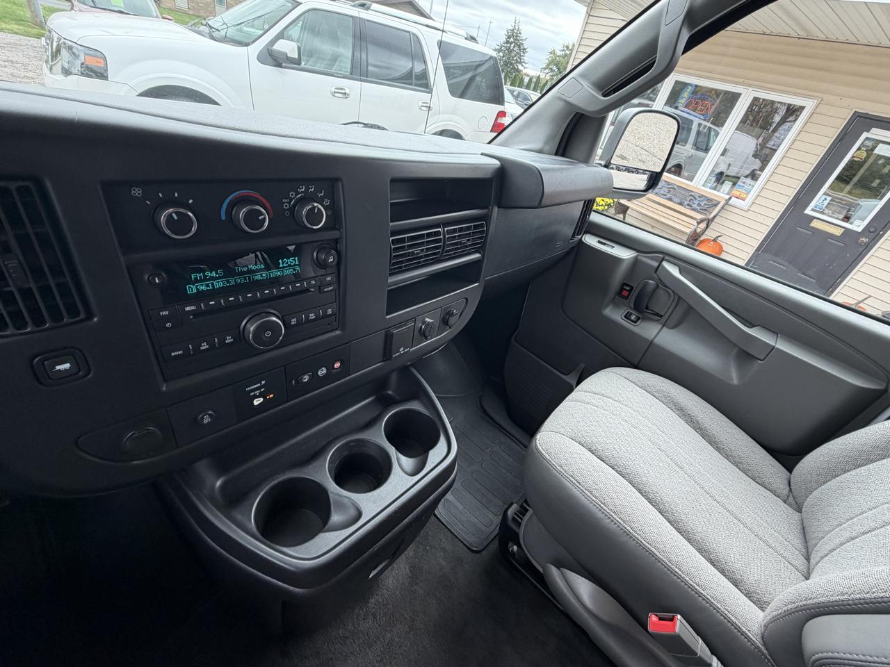 Chevrolet Express Passenger RWD 3500 155" LT w/1LT 2017