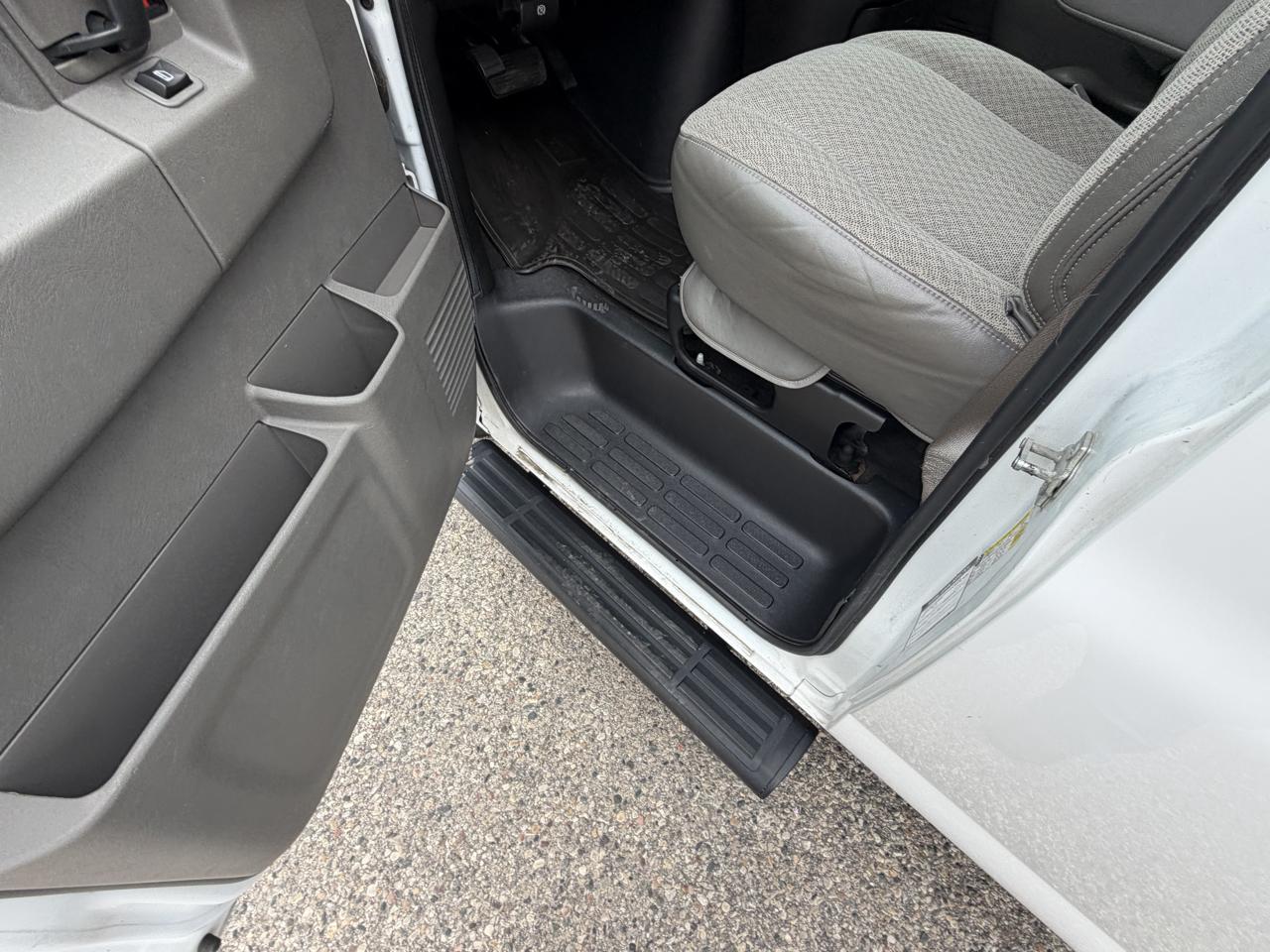 Chevrolet Express Passenger RWD 3500 155" LT w/1LT 2017