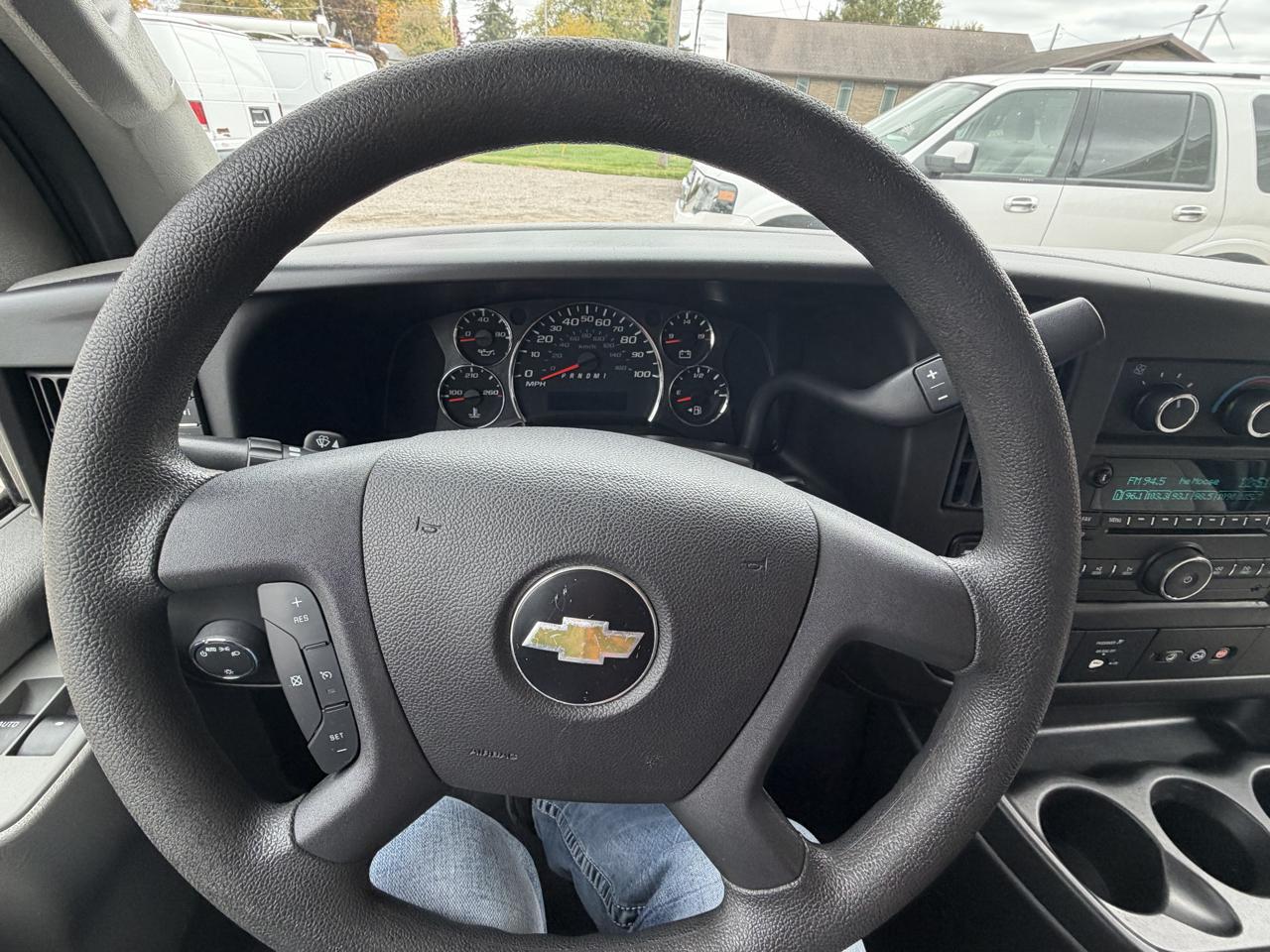 Chevrolet Express Passenger RWD 3500 155" LT w/1LT 2017