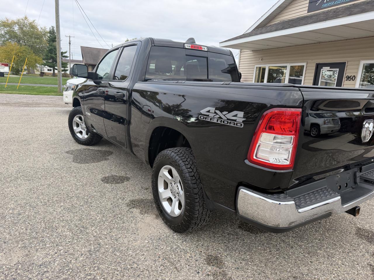 RAM 1500 Tradesman 4x4 Quad Cab 6'4" Box 2019