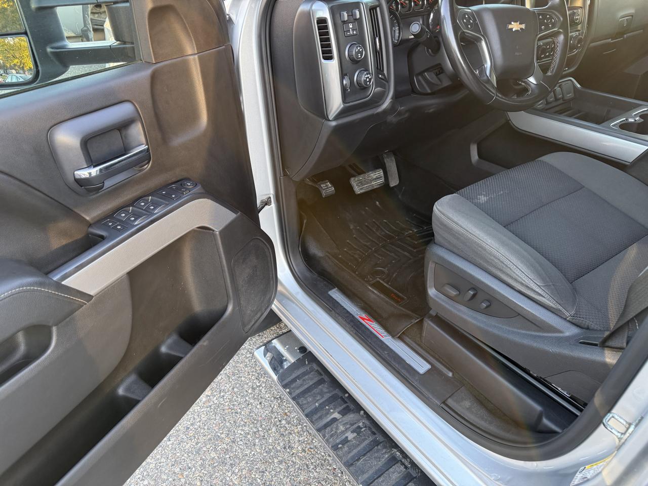 Chevrolet Silverado 2500HD 4WD Crew Cab 153.7" LT 2015