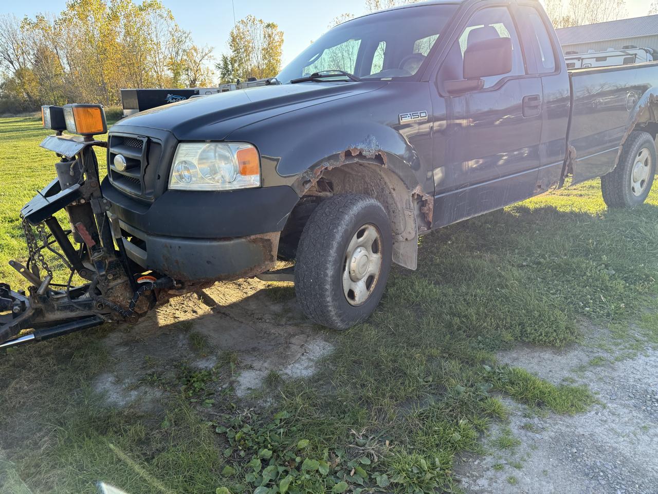 Ford F-150 Reg Cab 126" XL 4WD 2006