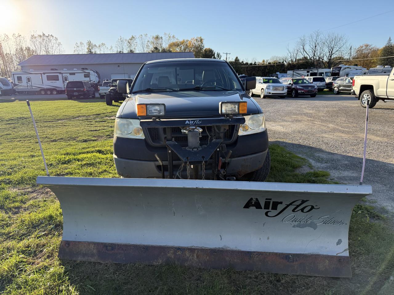 Ford F-150 Reg Cab 126" XL 4WD 2006